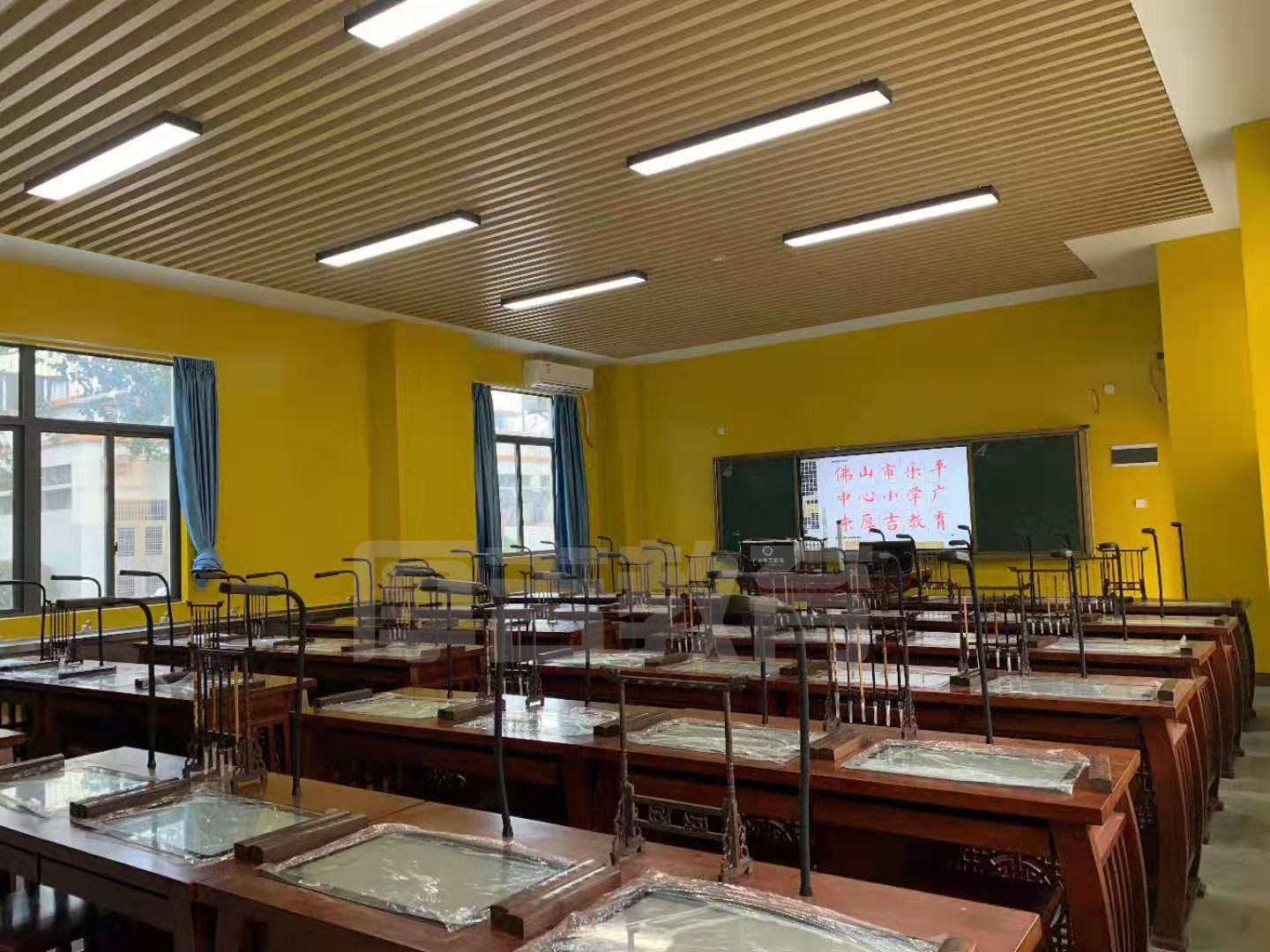智慧<a href='http://www.rxzsw.cn/chanpin/57-1.html' target='1' style='font-size:18px; font-weight:bold; color:#000000;'>書法室</a>
