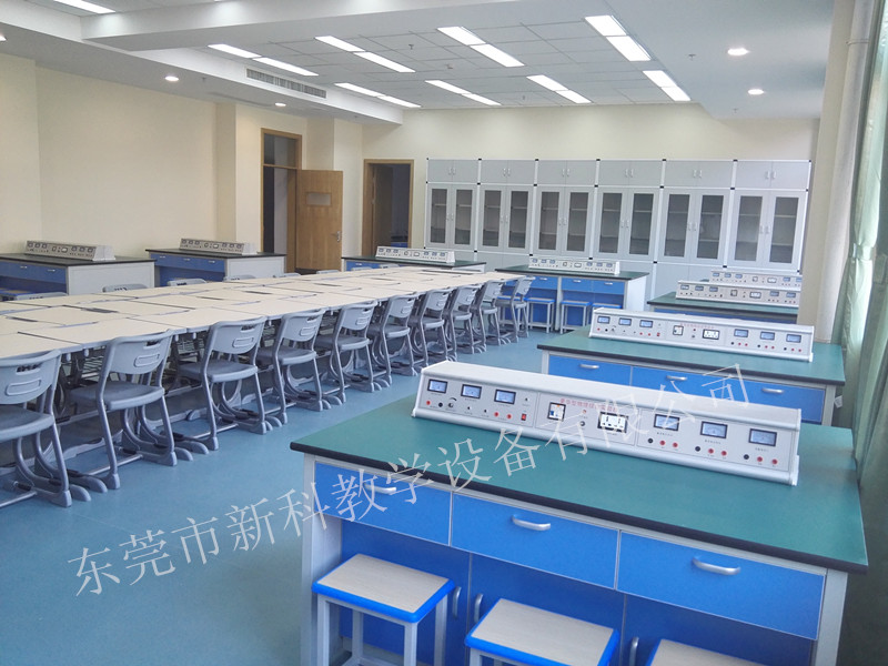 <a href='http://www.rxzsw.cn/' target='1' style='font-size:14px; font-weight:bold; color:#0080ff;'>物理實驗室</a>教室