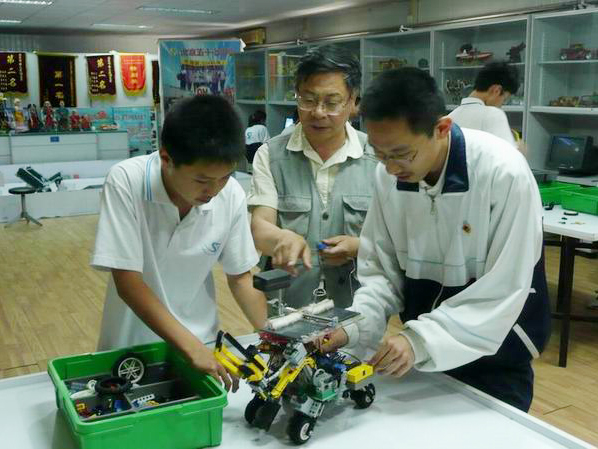 <a href='http://www.rxzsw.cn/chanpin/60-1.html' target='1' style='font-size:18px; font-weight:bold; color:#000000;'>機(jī)器人功能室</a>