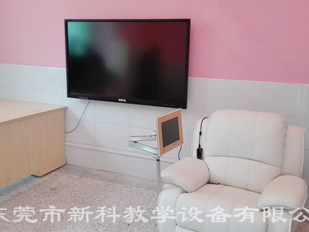 <a href='http://www.rxzsw.cn' target='1' style='font-size:14px; font-weight:bold; color:#0080ff;'>心理咨詢室</a>布置