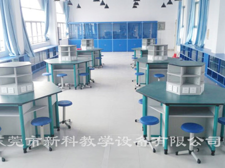 <a href='http://www.rxzsw.cn/chanpin/60-1.html' target='1' style='font-size:18px; font-weight:bold; color:#000000;'>機(jī)器人功能室</a>3