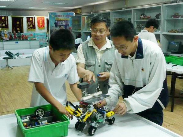 <a href='http://www.rxzsw.cn/chanpin/60-1.html' target='1' style='font-size:18px; font-weight:bold; color:#000000;'>機(jī)器人功能室</a>5